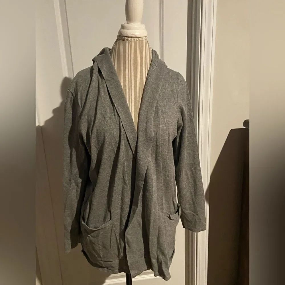 Lyn woman excellent conditionthin grey cardigan beautiful style size 2X